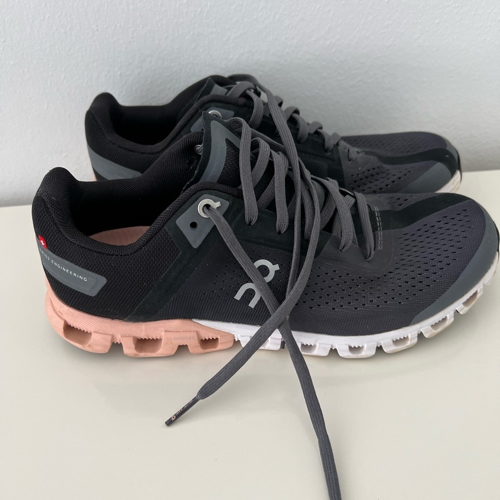 On Cloudflow Running Shoes